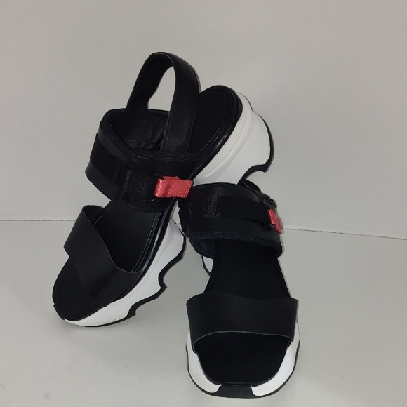 Sorel KINETIC™ Impact Slingback Heel Women's Sandal Size Black/White Sz 11 - Picture 2 of 10